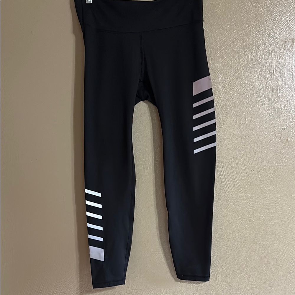 Black Gap fit Leggings with Reflective Stripes